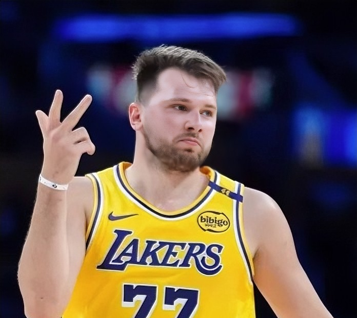 爱游戏-关于东契奇连续十二场比赛得分超过大胜，加拿大队挑战极限！的信息